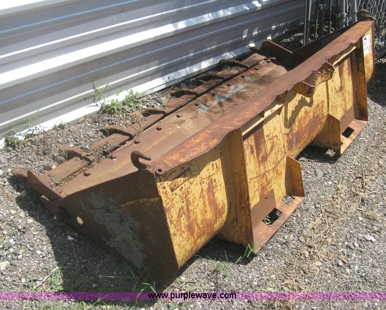 Case skid steer bucket in Wichita, KS Item H5346 sold Purple Wave