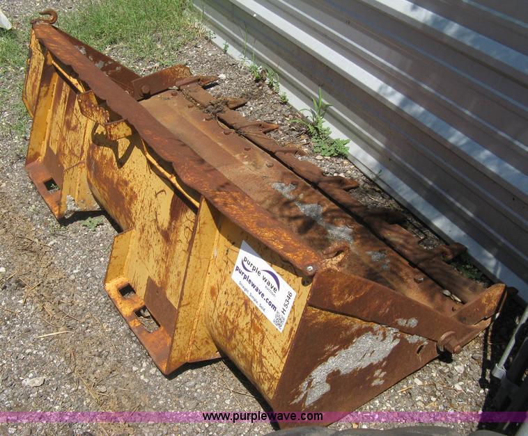 Case skid steer bucket in Wichita, KS Item H5346 sold Purple Wave