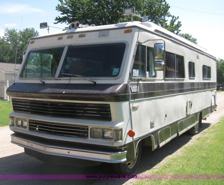 image for item H5348 1977 Vogue Country Club 254 motor home