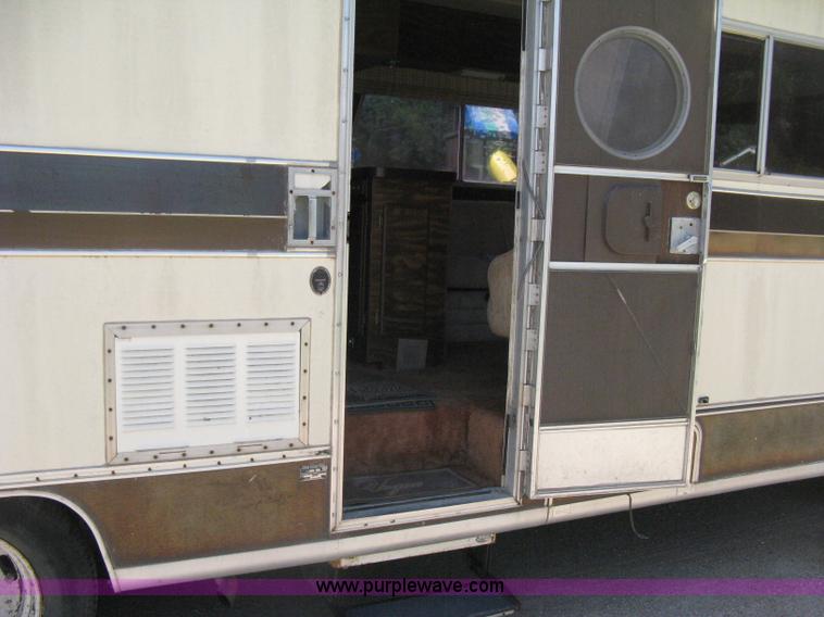 image for item H5348 1977 Vogue Country Club 254 motor home