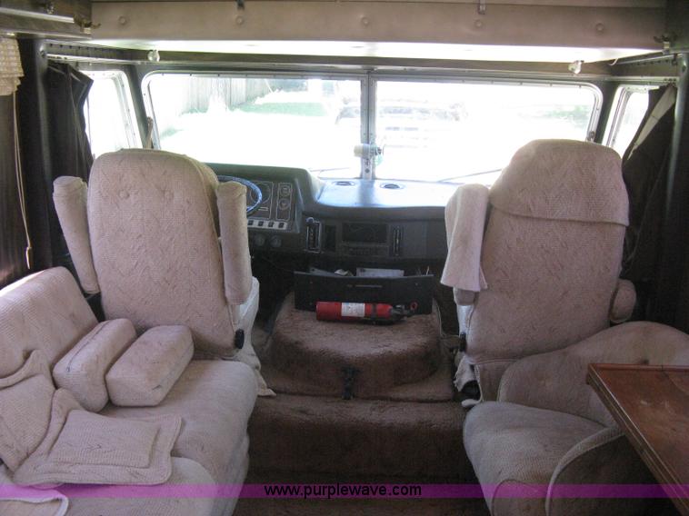 image for item H5348 1977 Vogue Country Club 254 motor home