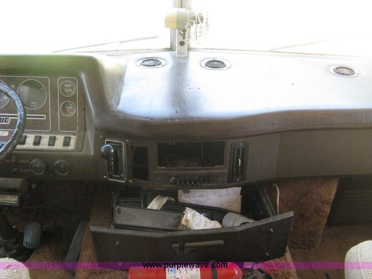 image for item H5348 1977 Vogue Country Club 254 motor home