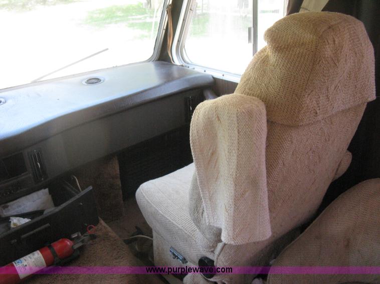 image for item H5348 1977 Vogue Country Club 254 motor home