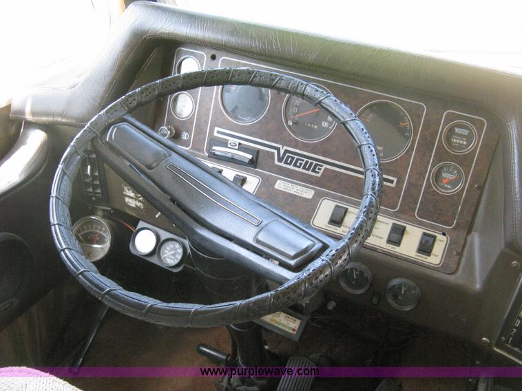 image for item H5348 1977 Vogue Country Club 254 motor home