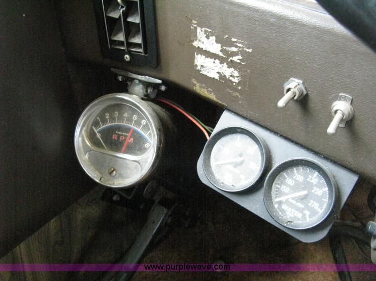 image for item H5348 1977 Vogue Country Club 254 motor home