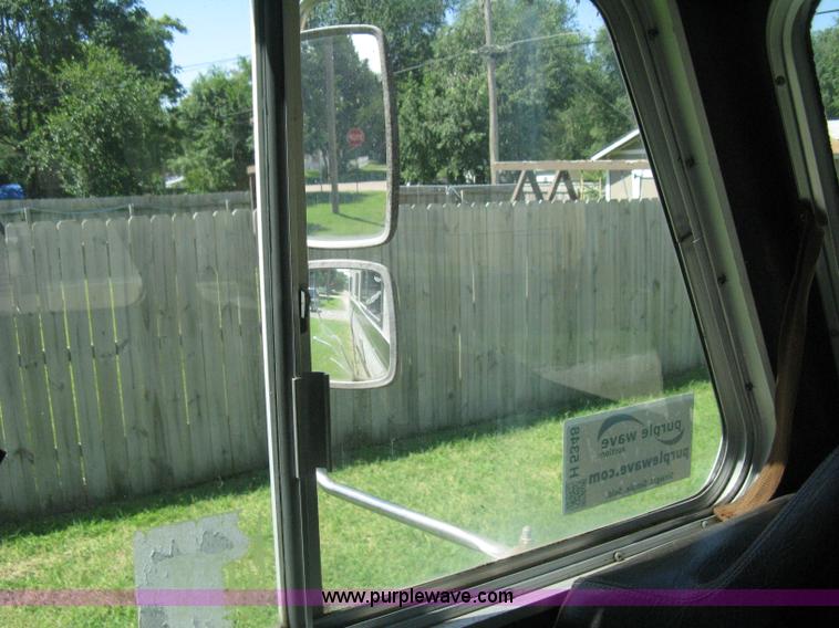 image for item H5348 1977 Vogue Country Club 254 motor home