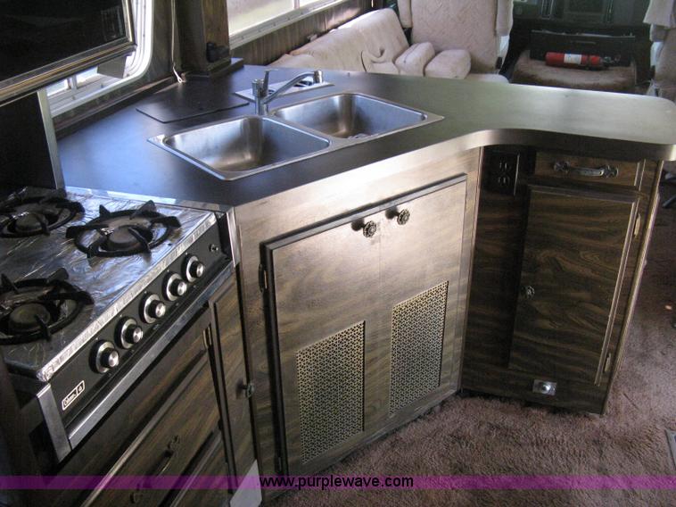 image for item H5348 1977 Vogue Country Club 254 motor home