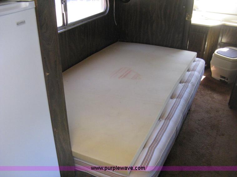 image for item H5348 1977 Vogue Country Club 254 motor home