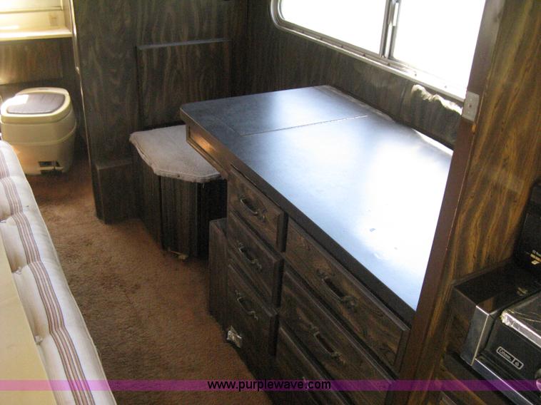 image for item H5348 1977 Vogue Country Club 254 motor home