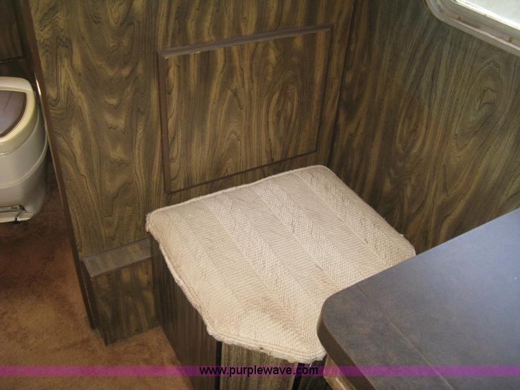 image for item H5348 1977 Vogue Country Club 254 motor home