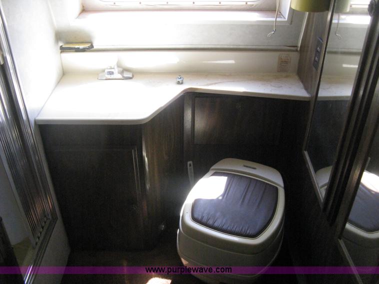 image for item H5348 1977 Vogue Country Club 254 motor home