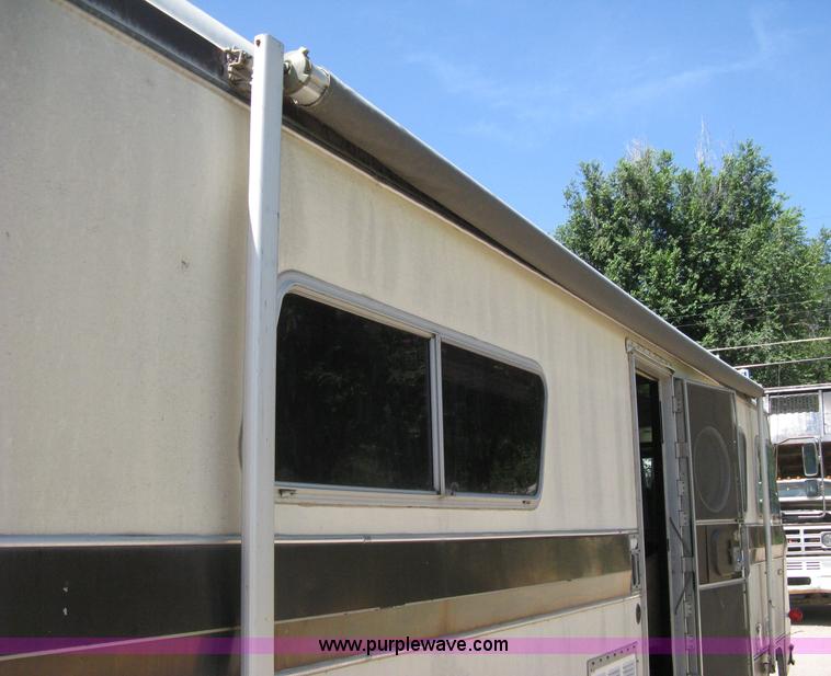 image for item H5348 1977 Vogue Country Club 254 motor home