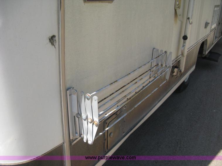 image for item H5348 1977 Vogue Country Club 254 motor home