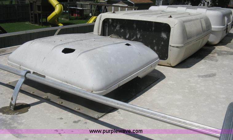 image for item H5348 1977 Vogue Country Club 254 motor home