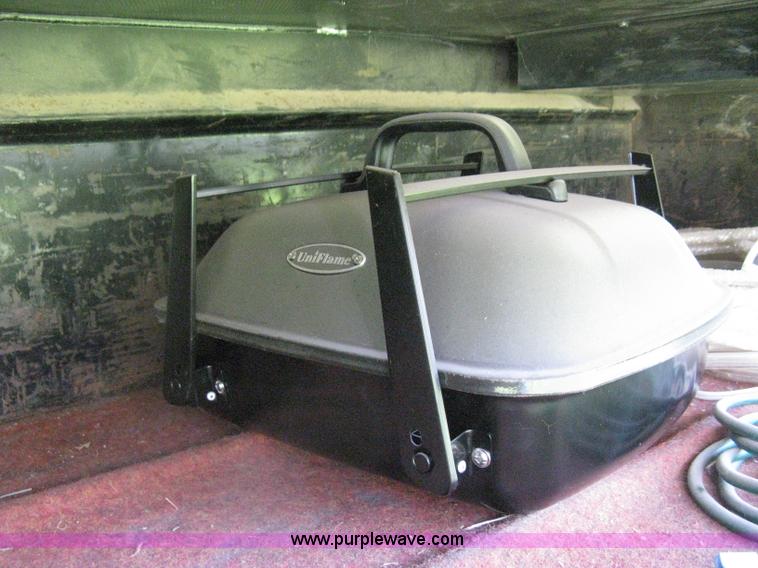 image for item H5348 1977 Vogue Country Club 254 motor home