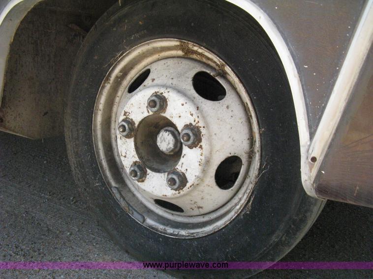 image for item H5348 1977 Vogue Country Club 254 motor home