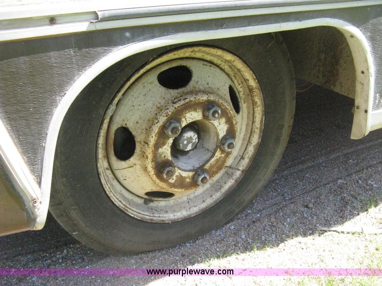 image for item H5348 1977 Vogue Country Club 254 motor home