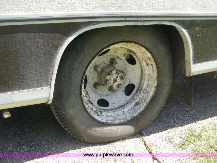 image for item H5348 1977 Vogue Country Club 254 motor home