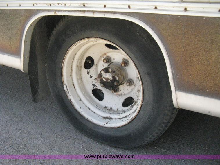 image for item H5348 1977 Vogue Country Club 254 motor home