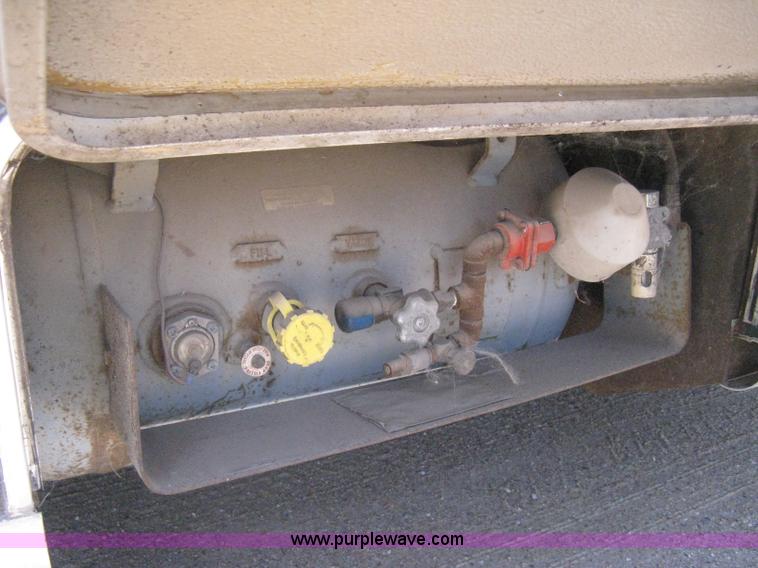 image for item H5348 1977 Vogue Country Club 254 motor home