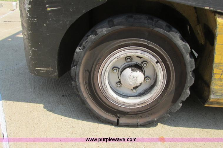 image for item I3492 Yale forklift