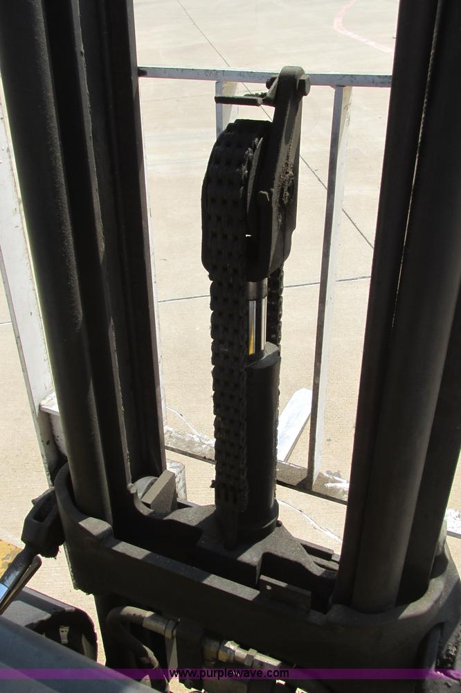 image for item I3493 Yale forklift