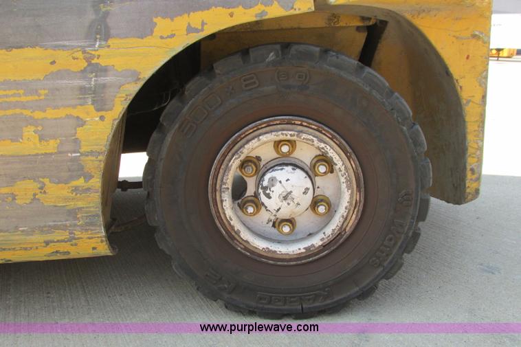 image for item I3493 Yale forklift