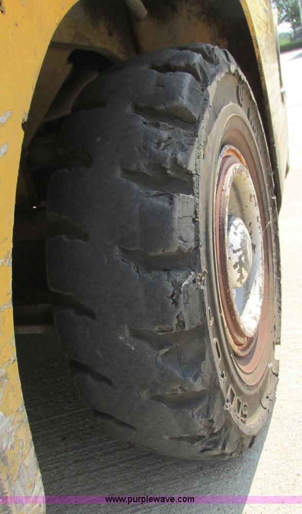 image for item I3493 Yale forklift