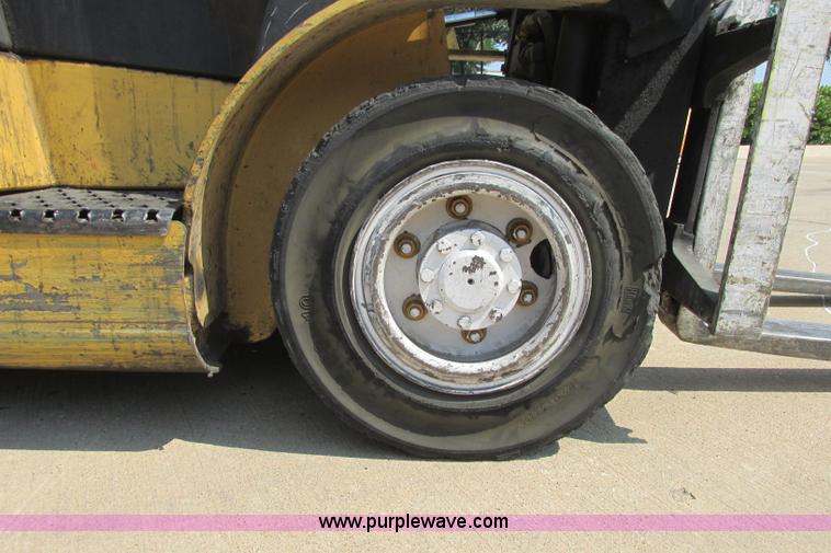 image for item I3493 Yale forklift