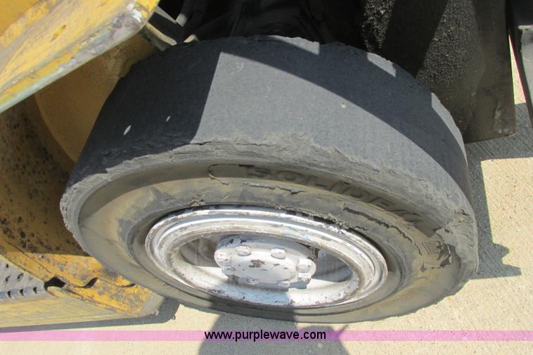 image for item I3493 Yale forklift