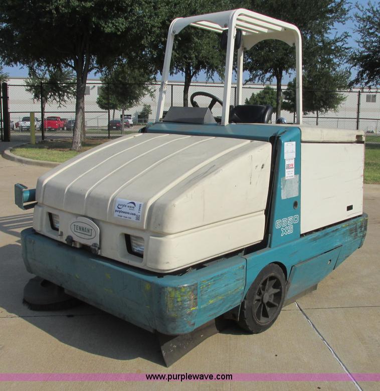 image for item I3495 Tennant 6650XS ride-on sweeper