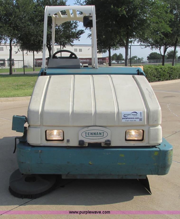 image for item I3495 Tennant 6650XS ride-on sweeper