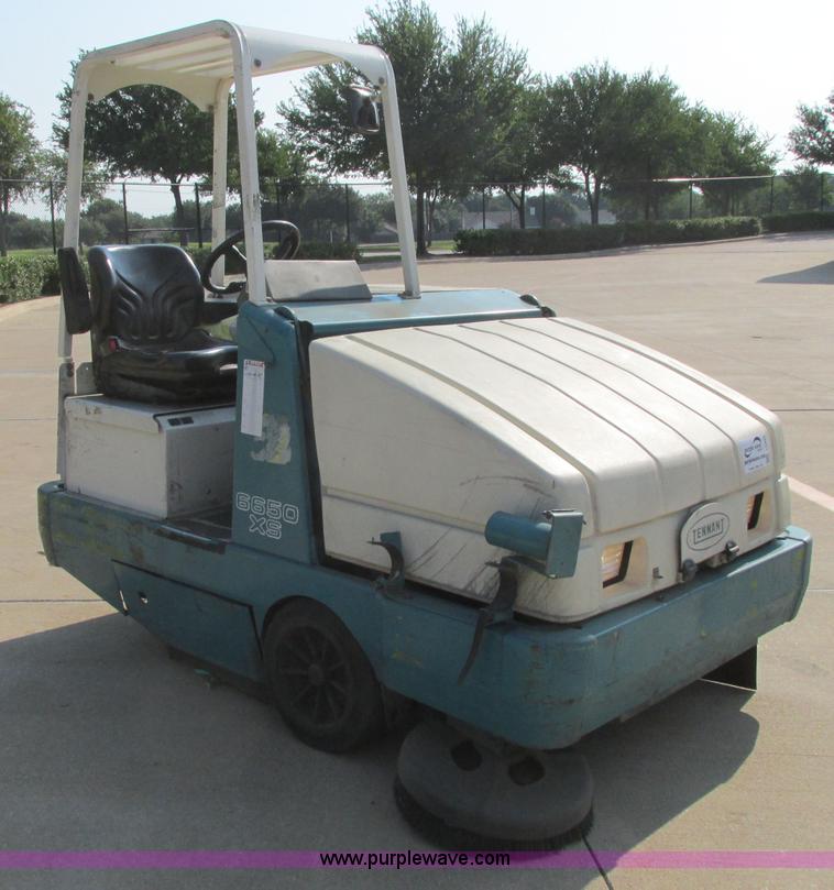 image for item I3495 Tennant 6650XS ride-on sweeper