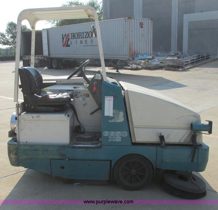 image for item I3495 Tennant 6650XS ride-on sweeper