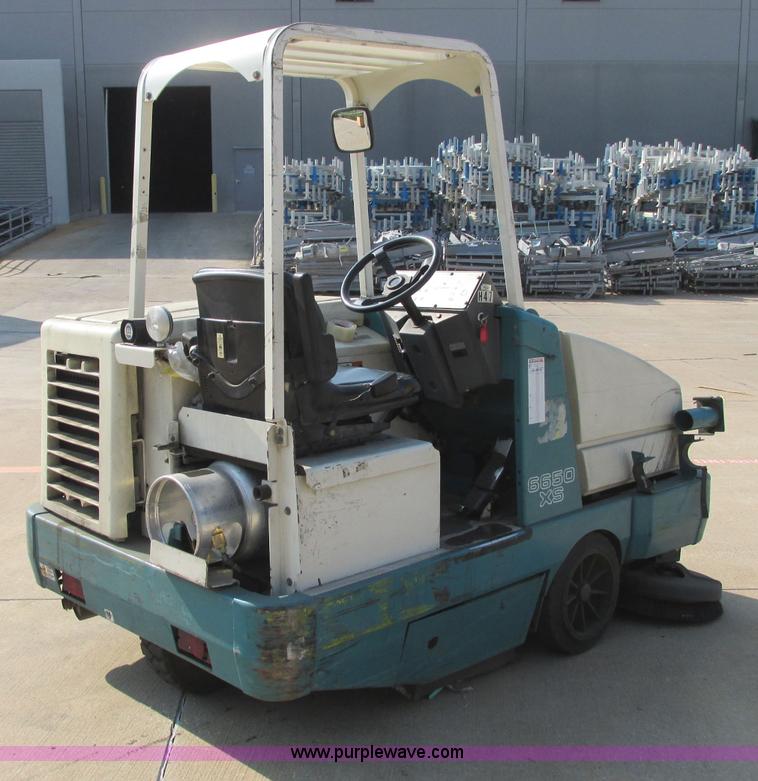 image for item I3495 Tennant 6650XS ride-on sweeper