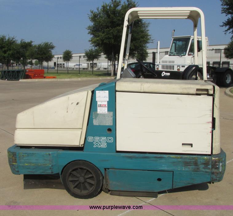 image for item I3495 Tennant 6650XS ride-on sweeper
