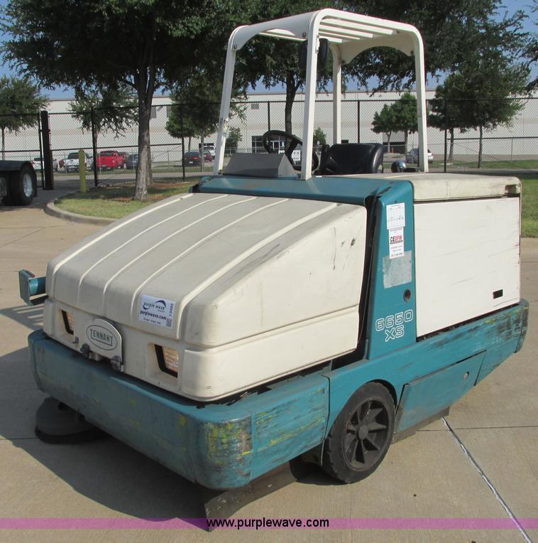 image for item I3495 Tennant 6650XS ride-on sweeper