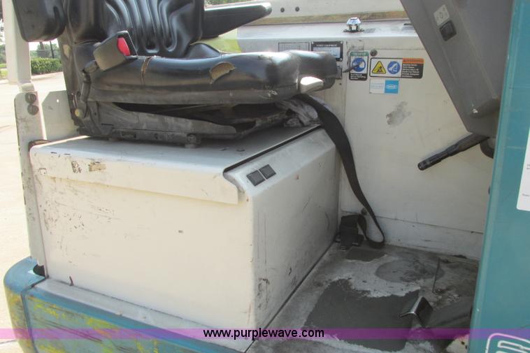 image for item I3495 Tennant 6650XS ride-on sweeper