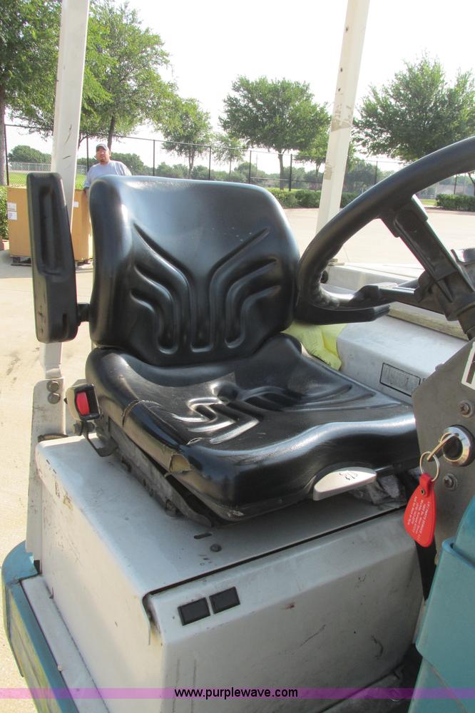 image for item I3495 Tennant 6650XS ride-on sweeper