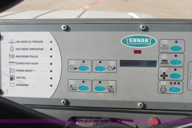 image for item I3495 Tennant 6650XS ride-on sweeper