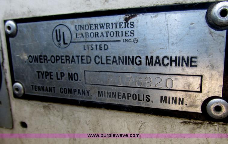 image for item I3495 Tennant 6650XS ride-on sweeper