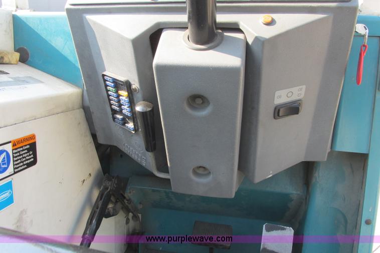 image for item I3495 Tennant 6650XS ride-on sweeper