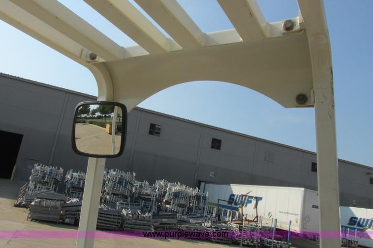 image for item I3495 Tennant 6650XS ride-on sweeper