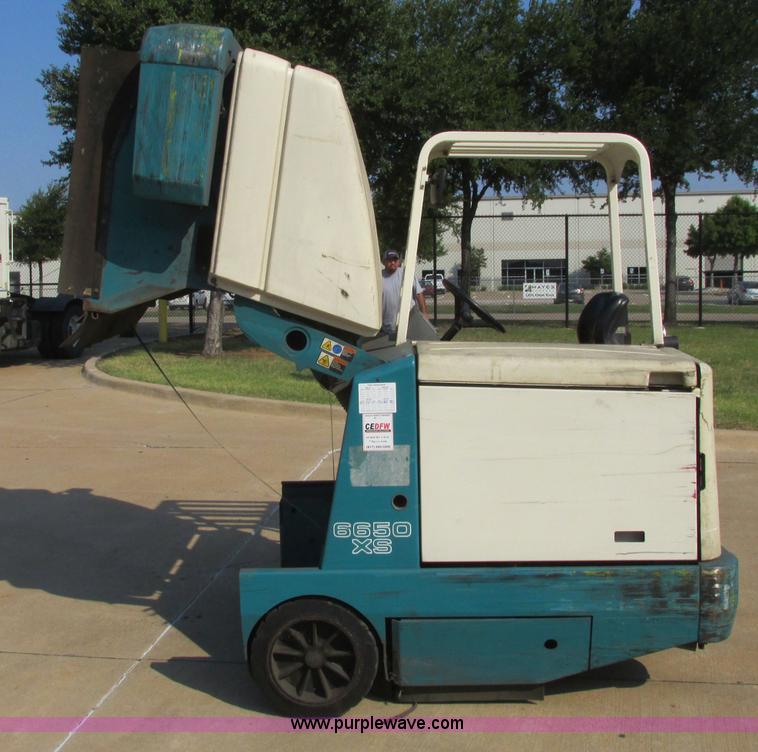 image for item I3495 Tennant 6650XS ride-on sweeper