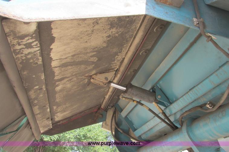 image for item I3495 Tennant 6650XS ride-on sweeper