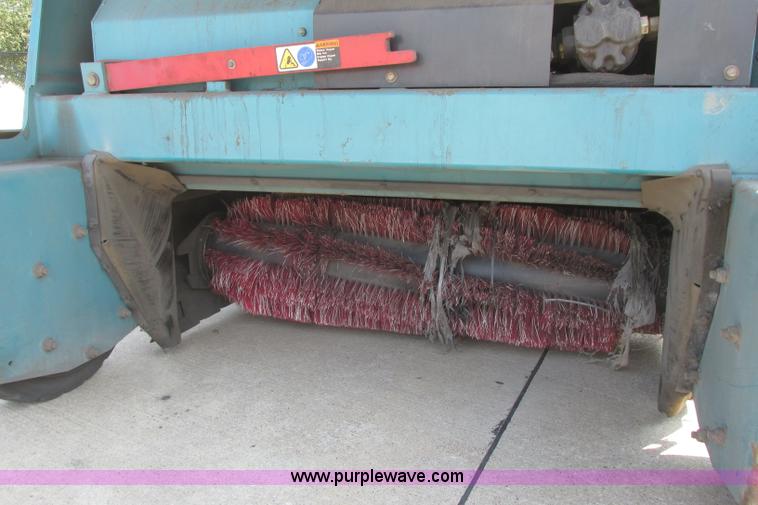 image for item I3495 Tennant 6650XS ride-on sweeper