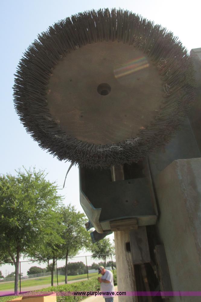 image for item I3495 Tennant 6650XS ride-on sweeper