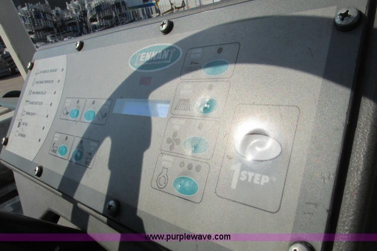 image for item I3495 Tennant 6650XS ride-on sweeper