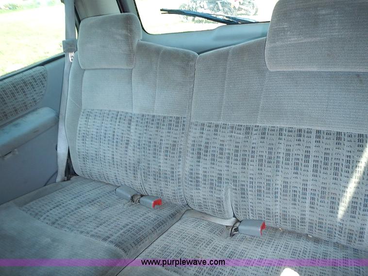 image for item I3557 2000 Chevrolet Venture LS van