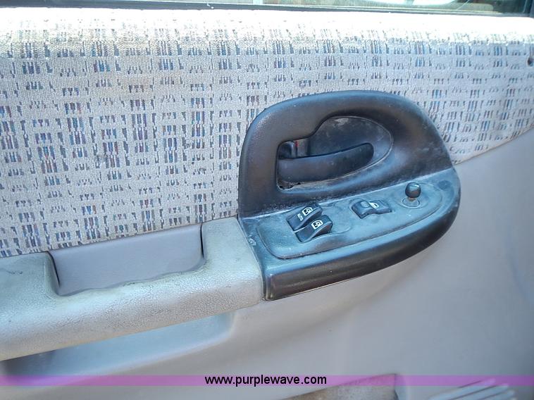 image for item I3557 2000 Chevrolet Venture LS van